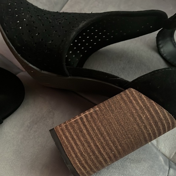 “Universal Thread Block Heels size 6” - Picture 6 of 7